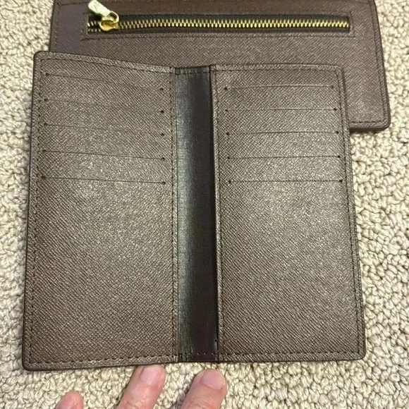 Checkbook style checkered woman’s wallet - Picture 4 of 5